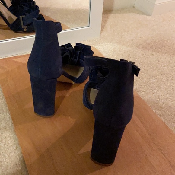 Navy Gianni Bini heels - Picture 3 of 6